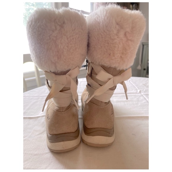 Womens Ugg Boots with ribbon detail - Picture 2 of 3